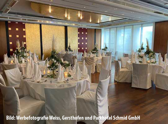 Dekorierter Gastraum Parkhotel Schmid