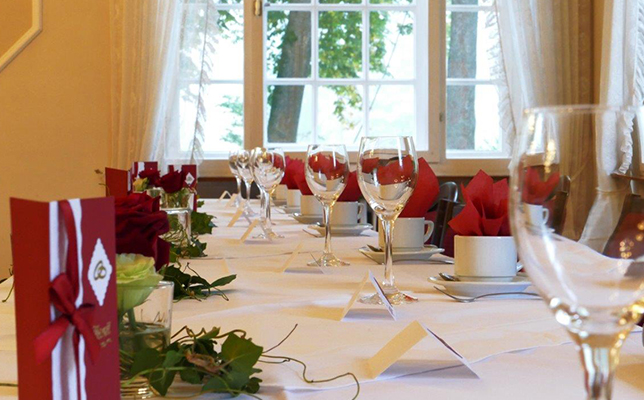 Exklusiv gedeckter Tisch für das Musical Dinner im Hotel Dösch