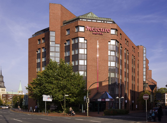 Die auffällige Architektur des Hotels Mercure lädt zum Musical Dinner Hamm ein.