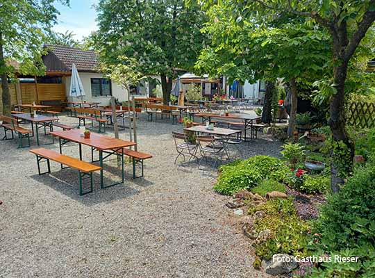 Biergarten für das Musicaldinner im Rieser Hof in Rudelstetten bei Nördlingen