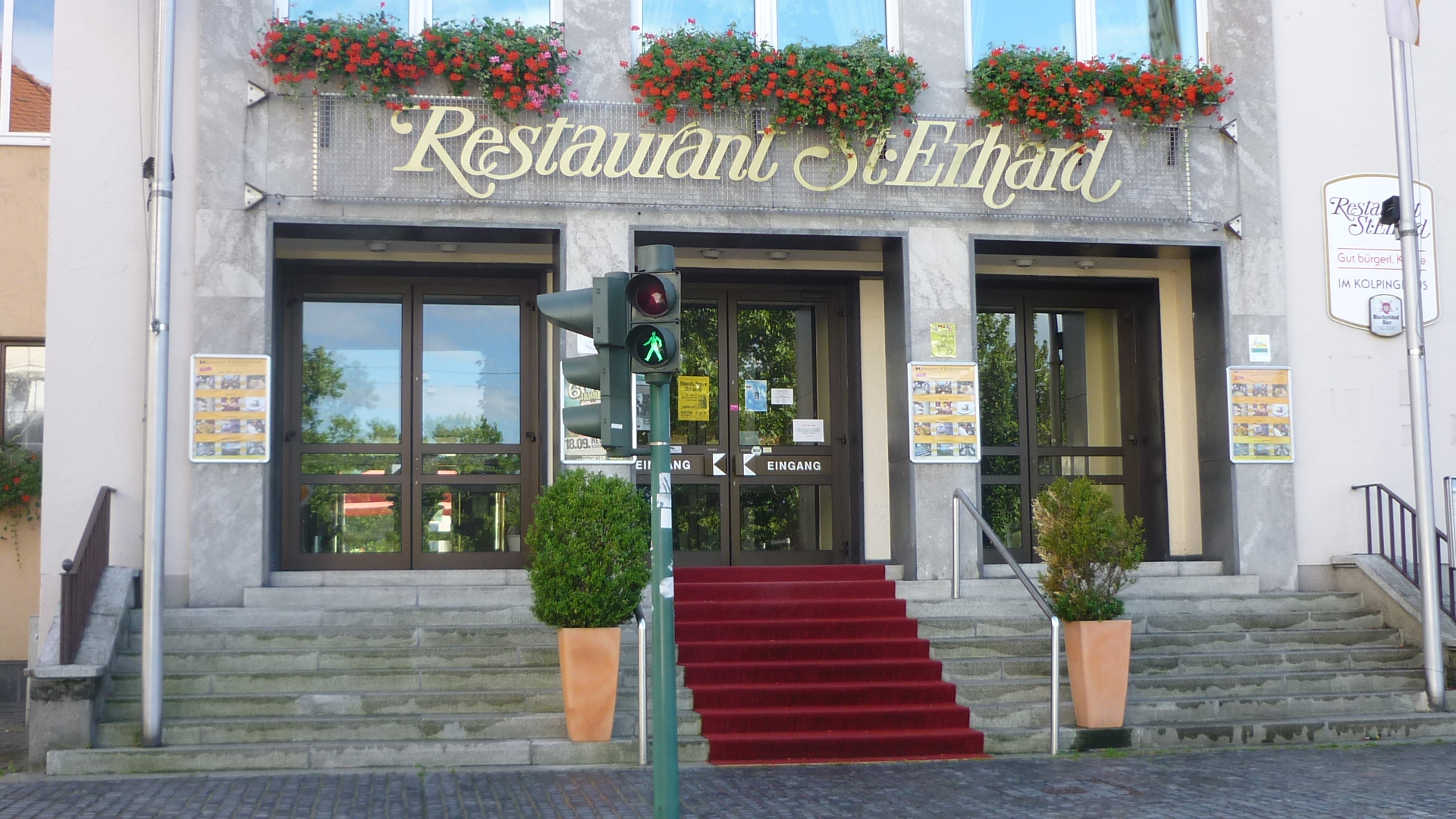 Einladender Eingangsbereich zum Musical Dinner im Kolpinghaus Regensburg